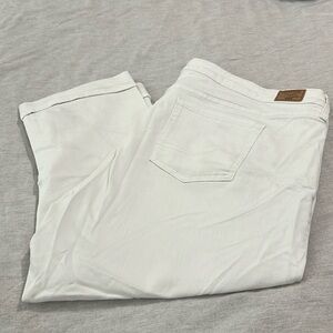 Signature by Levi’s, mid-rise white capris with rolled cuff